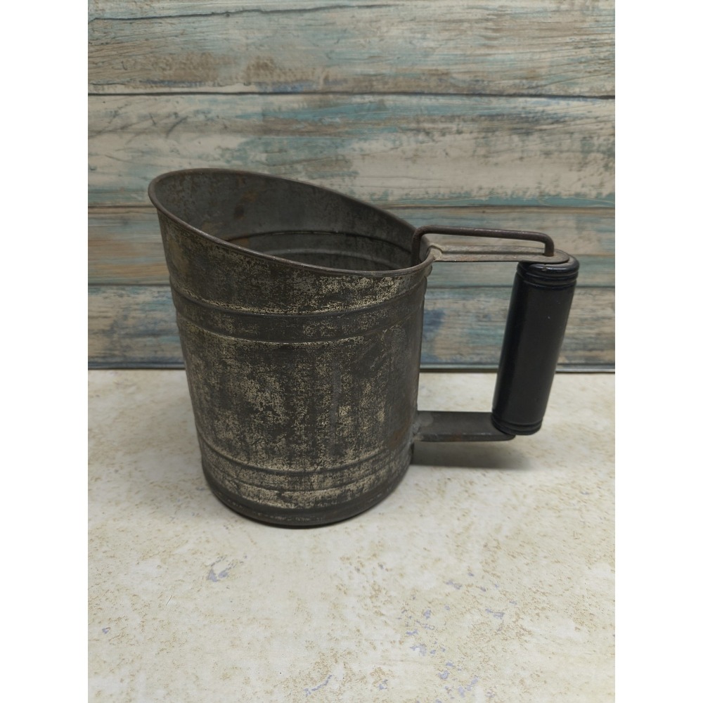 SIFTER, VINTAGE TIN, WOOD HANDLE, WAY IT WORKS IS VERY UNUSUAL